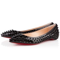 Ballerines à clous Pigalle noires de Christian Louboutin