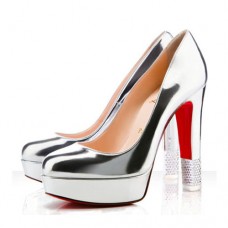 Escarpins Christian Louboutin argentés ornés de détails, 140 mm