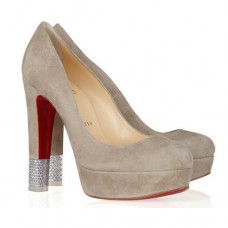 Escarpins Christian Louboutin ornés de détails, 140 mm, couleur camel Escarpins Christian Louboutin ornés de détails, 140 mm, couleur camel